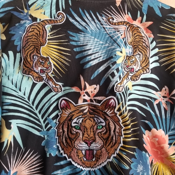 Size 18/24 2piece Crop Embroidered Activewear by Ashley Stewart - Picture 4 of 9